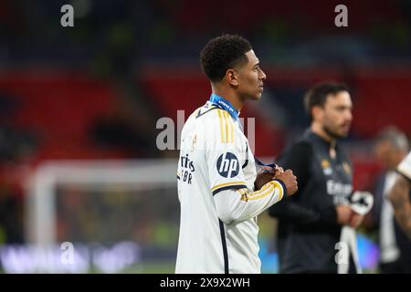 Juni 2024, London, Brent, Vereinigtes Königreich: JUDE BELLINGHAM feiert den Sieg des UEFA Champions League-Finales mit REAL MADRID gegen BORUSSIA DORTMUND im Wembley Stadium in London, Vereinigtes Königreich (Bild: © Mickael Chavet/ZUMA Press Wire) NUR ZUR VERWENDUNG IN REDAKTIONELLEN INHALTEN! Nicht für kommerzielle ZWECKE! Stockfoto