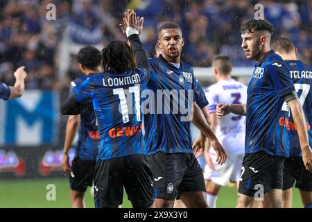 Bergamo, Italien. Juni 2024. Italien, Bergamo, 2. juni 2024: Ademola Lookman (Atalanta) erzielt und feiert das Tor 1-1 bei 12' während des Fußballspiels Atalanta BC gegen ACF Fiorentina, Recovery Day 29 Serie A Tim 2023-2024 Gewiss Stadium. Atalanta BC vs ACF Fiorentina, Lega Calcio Serie A Tim Season 2023-2024 Recovery Day 29 im Gewiss Stadium am 2. Juni 2024. (Kreditbild: © Fabrizio Andrea Bertani/Pacific Press via ZUMA Press Wire) NUR REDAKTIONELLE VERWENDUNG! Nicht für kommerzielle ZWECKE! Stockfoto