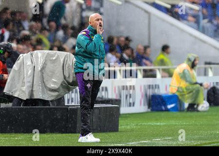 Bergamo, Italien. Juni 2024. Italien, Bergamo, 2. juni 2024: Vincenzo Italiano (Fiorentina-Cheftrainer) gibt Ratschläge in der ersten Halbzeit während des Fußballspiels Atalanta BC gegen ACF Fiorentina, Recovery Day 29 Serie A Tim 2023-2024 Gewiss Stadium. Atalanta BC vs ACF Fiorentina, Lega Calcio Serie A Tim Season 2023-2024 Recovery Day 29 im Gewiss Stadium am 2. Juni 2024. (Kreditbild: © Fabrizio Andrea Bertani/Pacific Press via ZUMA Press Wire) NUR REDAKTIONELLE VERWENDUNG! Nicht für kommerzielle ZWECKE! Stockfoto