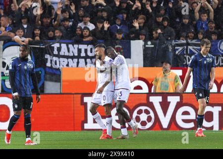 Bergamo, Italien. Juni 2024. Italien, Bergamo, 2. juni 2024: Nicolas Gonzalez (Fiorentina) erzielt und feiert das Tor 2-1 bei 19' während des Fußballspiels Atalanta BC gegen ACF Fiorentina, Recovery Day 29 Serie A Tim 2023-2024 Gewiss Stadium. Atalanta BC vs ACF Fiorentina, Lega Calcio Serie A Tim Season 2023-2024 Recovery Day 29 im Gewiss Stadium am 2. Juni 2024. (Kreditbild: © Fabrizio Andrea Bertani/Pacific Press via ZUMA Press Wire) NUR REDAKTIONELLE VERWENDUNG! Nicht für kommerzielle ZWECKE! Stockfoto