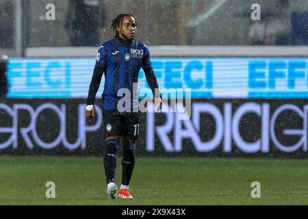 Bergamo, Italien. Juni 2024. Italien, Bergamo, 2. juni 2024: Ademola Lookman (Atalanta) wartet auf einen Torhüter in der ersten Halbzeit während des Fußballspiels Atalanta BC gegen ACF Fiorentina, Erholungstag 29 Serie A Tim 2023-2024 Gewiss Stadium. Atalanta BC vs ACF Fiorentina, Lega Calcio Serie A Tim Season 2023-2024 Recovery Day 29 im Gewiss Stadium am 2. Juni 2024. (Kreditbild: © Fabrizio Andrea Bertani/Pacific Press via ZUMA Press Wire) NUR REDAKTIONELLE VERWENDUNG! Nicht für kommerzielle ZWECKE! Stockfoto