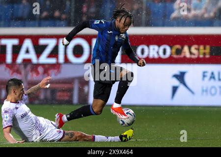 Bergamo, Italien. Juni 2024. Italien, Bergamo, 2. juni 2024: Ademola Lookman (Atalanta) hat in der ersten Halbzeit beim Fußballspiel Atalanta BC gegen ACF Fiorentina, Erholungstag 29 Serie A Tim 2023-2024 Gewiss Stadion knapp einen Treffer erreicht. Atalanta BC vs ACF Fiorentina, Lega Calcio Serie A Tim Season 2023-2024 Recovery Day 29 im Gewiss Stadium am 2. Juni 2024. (Kreditbild: © Fabrizio Andrea Bertani/Pacific Press via ZUMA Press Wire) NUR REDAKTIONELLE VERWENDUNG! Nicht für kommerzielle ZWECKE! Stockfoto