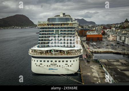 Deutsches Kreuzfahrtschiff in Alesund, Norwegen Stockfoto