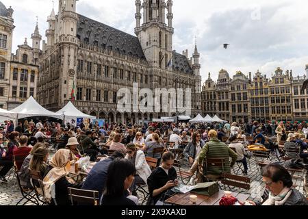 Das Jazz-Festival im Grand Place oder Grote Markt in Brüssel, der belgischen Hauptstadt, wird von Menschenmassen besucht Stockfoto