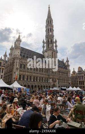 Das Jazz-Festival im Grand Place oder Grote Markt in Brüssel, der belgischen Hauptstadt, wird von Menschenmassen besucht Stockfoto