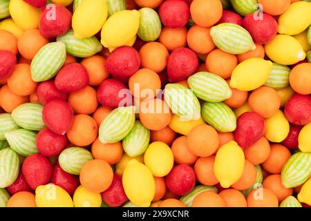 Hintergrund mit verschiedenen bunten Bonbons. Vollbild Stockfoto