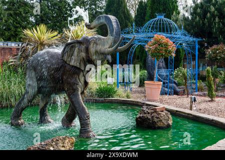 Der Elefantenbrunnen in den Bicton Botanical Gardens, Devon Stockfoto