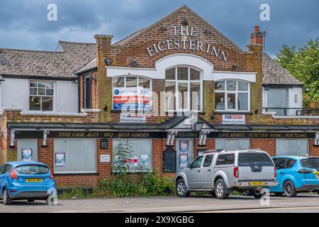 Ein weiterer Pub schloss und ging zum Verkauf an Bord. Stockfoto