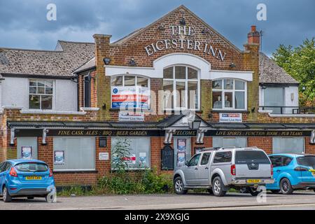 Ein weiterer Pub schloss und ging zum Verkauf an Bord. Stockfoto