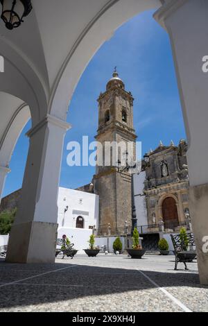 Bogen, der die Kirche Santa Maria la Coronada umrahmt. Stockfoto