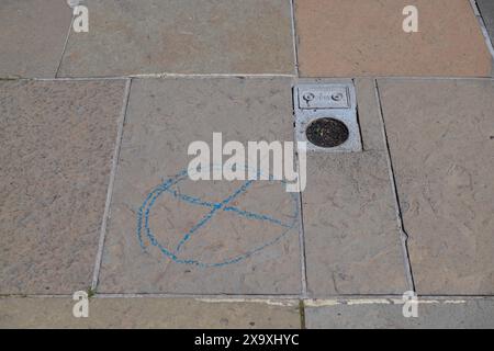 Edinburgh Schottland, Vereinigtes Königreich 03. Juni 2024. Die Grenze der Niedrigemissionszone (LEZ) an der Hollyrood Road in der Nähe des schottischen Parlaments und der dynamischen Erde. Credit sst/alamy Live News Stockfoto