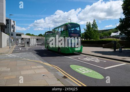 Edinburgh Schottland, Vereinigtes Königreich 03. Juni 2024. Die Grenze der Niedrigemissionszone (LEZ) an der Hollyrood Road in der Nähe des schottischen Parlaments und der dynamischen Erde. Credit sst/alamy Live News Stockfoto