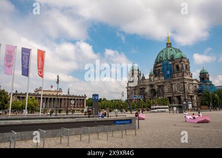 Berlin, Deutschland - 02. Juni 2024: Der Berliner Dom und das Alte Museum Stockfoto