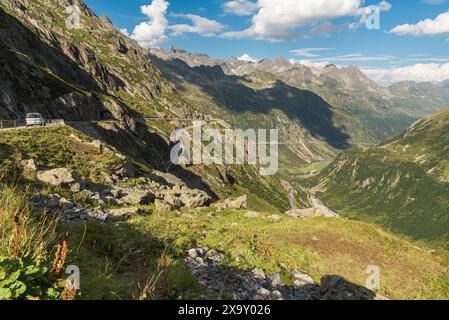 Berglandschaft am Sustenpass mit Blick auf das Meiental, Blick auf die gewundene Passstraße, Meien, Kanton URI, Schweiz Stockfoto