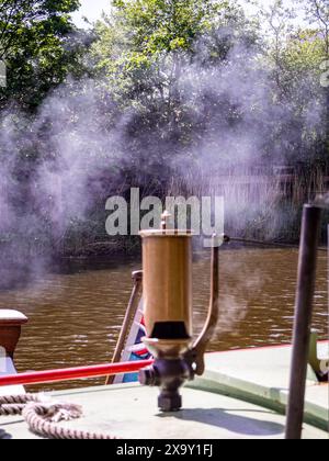 Dampfboot auf dem River Weaver in Northwich, Cheshire Stockfoto