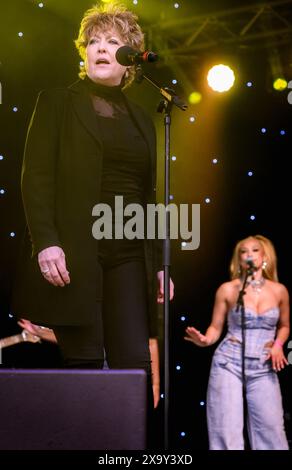 Leyland, Lancashire, Sonntag, 26. Mai 2024. Die Sängerin Katrina Leskanich tritt auf der Bühne des jährlichen Music in the Park Festivals im Worden Park, Leyland, auf. Stockfoto