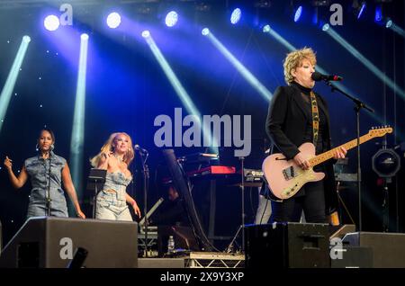 Leyland, Lancashire, Sonntag, 26. Mai 2024. Die Sängerin Katrina Leskanich tritt auf der Bühne des jährlichen Music in the Park Festivals im Worden Park, Leyland, auf. Stockfoto