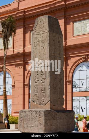 Obelisk von Ramses II, Kairo Museum für ägyptische Antiken, El Tahrir Platz, Kairo, Ägypten Stockfoto