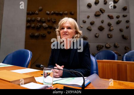 DEN HAAG, NIEDERLANDE - 13. FEBRUAR: Gesundheitsministerin Pia Dijkstra während der Plenardebatte im Tweede Kamer am 13. Februar 2024 im H Stockfoto