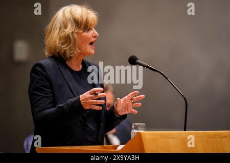 DEN HAAG, NIEDERLANDE - 13. FEBRUAR: Gesundheitsministerin Pia Dijkstra während der Plenardebatte im Tweede Kamer am 13. Februar 2024 im H Stockfoto