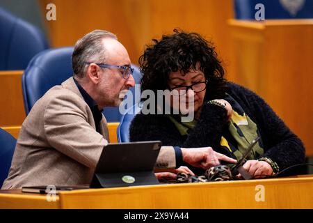 HAAG, NIEDERLANDE - 13. FEBRUAR: Henk Vermeer (BBB) und Caroline van der Plas (BBB) während der Plenardebatte im Tweede Kamer am 13. Februar, Stockfoto