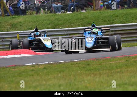 Maxwell Dodds, Virtuosi Racing, ROKiT F4 British Championship, von der FIA zertifiziert, drei 20-Minuten-Rennen am Wochenende auf dem Snetterton 300 Stockfoto