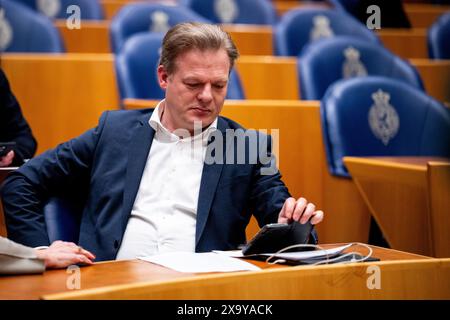 HAAG, NIEDERLANDE - 13. FEBRUAR: Pieter Omtzigt (NSC) während der Plenardebatte im Tweede Kamer am 13. Februar 2024 in den Haag, Niederlande Stockfoto