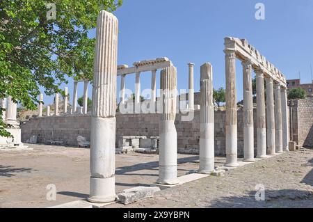 Tempel von Trajan oder Trajaneum, Pergamon oder Pergamum, Bergama, Provinz Izmir, Türkei Stockfoto