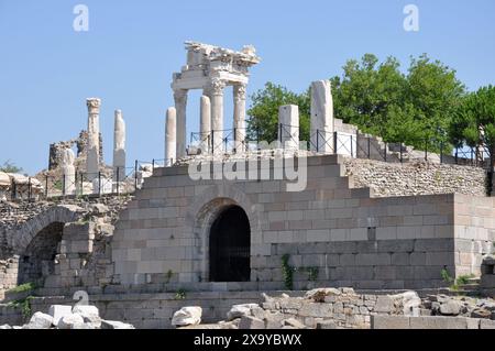 Tempel von Trajan oder Trajaneum, Pergamon oder Pergamum, Bergama, Provinz Izmir, Türkei Stockfoto