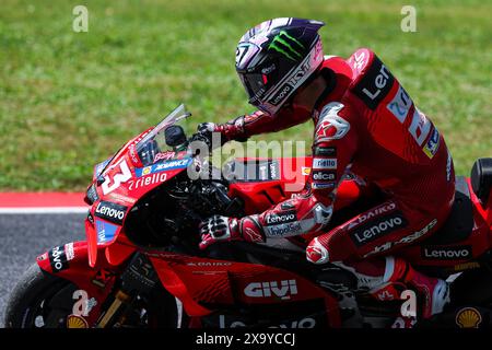 Enea Bastianini (Italien) und Ducati Lenovo Team wurden während des MotoGP GP7 Gran Premio d’Italia Brembo - Sprint Race auf dem Mugello Circuit gesehen. (Foto: Fabrizio Carabelli / SOPA Images/SIPA USA) Stockfoto