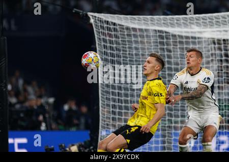 Nico Schlotterbeck, Toni Kroos beim Finale der Champions League 2024 zwischen Borussia Dortmund und Real Madrid (Maciej Rogowski) Stockfoto