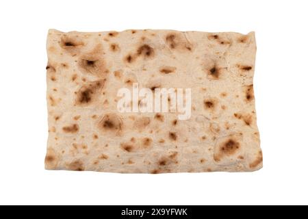 Dünnes Fladenbrot isoliert auf weißem Hintergrund. Armenisches Fladenbrot ungesäuertes Fladenbrot. Draufsicht. Lavash als strukturierter Brothintergrund. Stockfoto