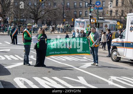 Die Leute beim St. Patrick's Day in New York Stockfoto