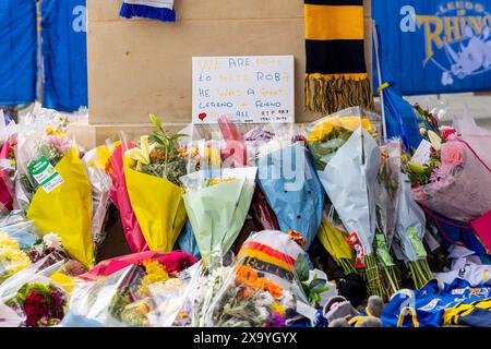 Leeds, Großbritannien. Juni 2024. Tribut an Rob Burrow im Headingley Stadium nach seinem Tod. Die Leeds Rhinos Rivalen Bradford Bulls haben sich nach dem Tod von Rob Burrows mit Leeds solidarisch geehrt. Quelle: Neil Terry/Alamy Live News Stockfoto