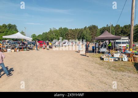 sonntagmorgen, Verkauf des Flohmarktes in Malma Heath in Malmkoping, schweden Stockfoto