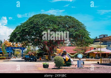 Wat Phothikyan Phutthaktham Thai White Buddha Statue Kloster in Kota Bharu, Malaysia Stockfoto