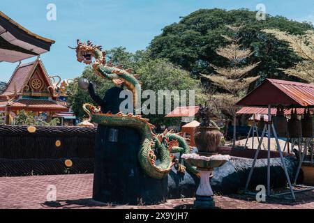 Wat Phothikyan Phutthaktham Thai White Buddha Statue Kloster in Kota Bharu, Malaysia Stockfoto