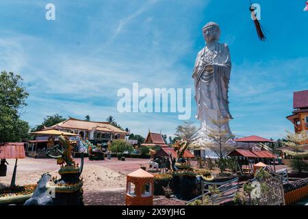 Wat Phothikyan Phutthaktham Thai White Buddha Statue in Kota Bharu, Malaysia Stockfoto