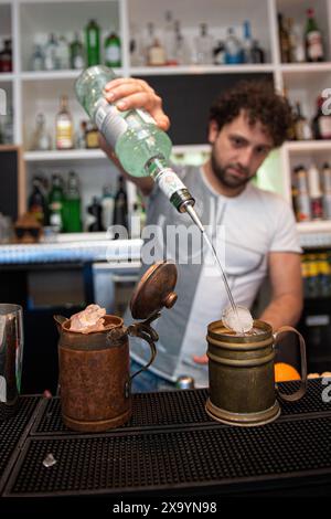 Barkeeper, Cocktailbar, Palermo, Sizilien Stockfoto