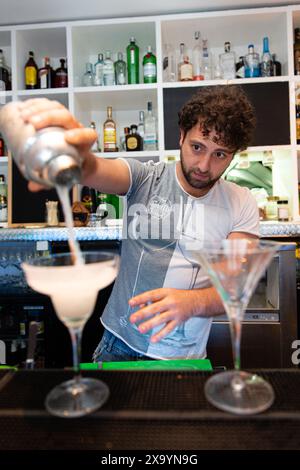 Barkeeper, Cocktailbar, Palermo, Sizilien Stockfoto