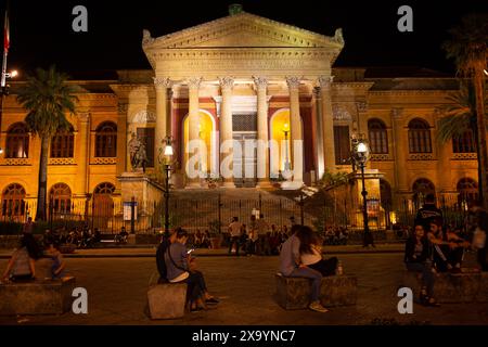 Teatro Massimo Vittorio Emanuele, Opernhaus bei Nacht, Palermo, Sizilien Stockfoto