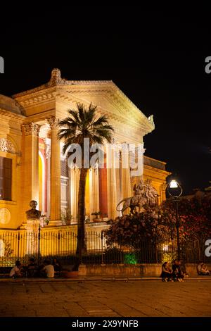 Teatro Massimo Vittorio Emanuele, Opernhaus bei Nacht, Palermo, Sizilien Stockfoto