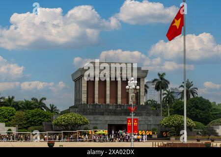 Architektonische Außenansicht des beeindruckenden Präsidenten Ho Chi Minh Mausoleum, Lăng Chủ tịch Hồ Chí Minh, Hanoi, Nordvietnam Stockfoto