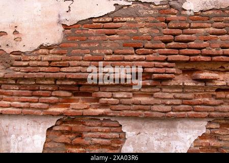 Alte rote Backsteinmauer aus dem letzten Jahrhundert. Ganja City. Aserbaidschan. Stockfoto
