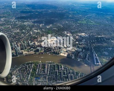 Over London, UK - Vauxhall, 9. Mai 2024 aus der Vogelperspektive über Vauxhall, Nine Elms Area von London, mit der US-Botschaft, Covent Garden Fruit Mark Stockfoto