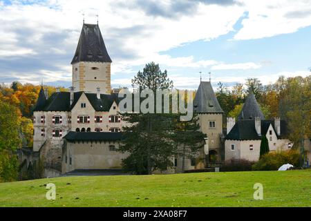 OTTENSTEIN AUSTRIA, Novembar 05. 2023. Das imposante Schloss Ottenstein im Waldviertel in Niederösterreich Stockfoto