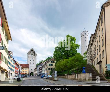 Ravensburg: Stadttor Obertor, Straße Marktstraße, Turm Mehlsack, ehemaliges Franziskanerkloster St. Michael in Oberschwaben-Allgäu, Baden-Württemb Stockfoto