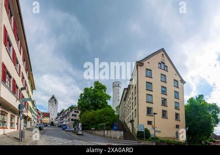Ravensburg: Stadttor Obertor, Straße Marktstraße, Turm Mehlsack, ehemaliges Franziskanerkloster St. Michael in Oberschwaben-Allgäu, Baden-Württemb Stockfoto