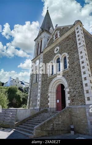 Sauzon in Belle-Ile, Bretagne, typische Kirche im Dorf Stockfoto