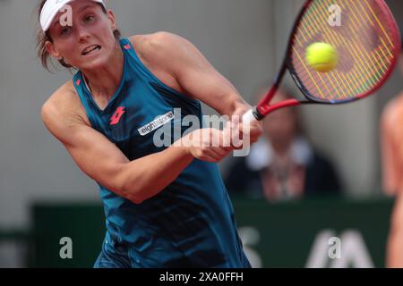 Roland Garros, Paris, Frankreich. Juni 2024. 2024 French Open Tennis-Turnier, Tag 9; Varvara Gracheva (rus/fra) in Aktion während ihres Spiels gegen Mirra Andreeva aus Russland, 17 Jahre alt. Credit: Action Plus Sports/Alamy Live News Stockfoto